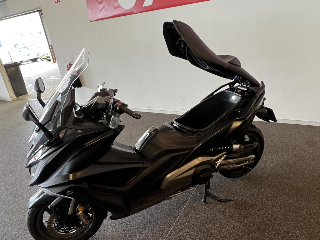 Kymco AK 550 Scooter 550i BEENKLEED, ALARM, NOEDOO SYSTEEM 55030164-2.jpg | J&F Auto's