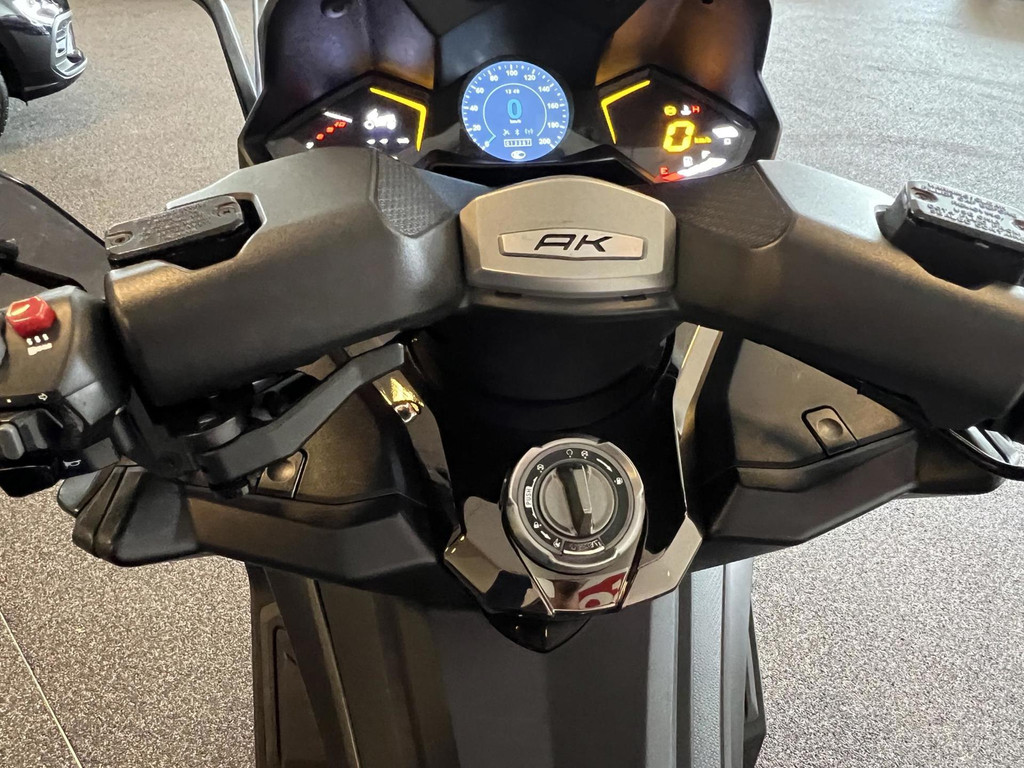 Kymco AK 550 Scooter 550i BEENKLEED, ALARM, NOEDOO SYSTEEM 55030164-4.jpg | J&F Auto's